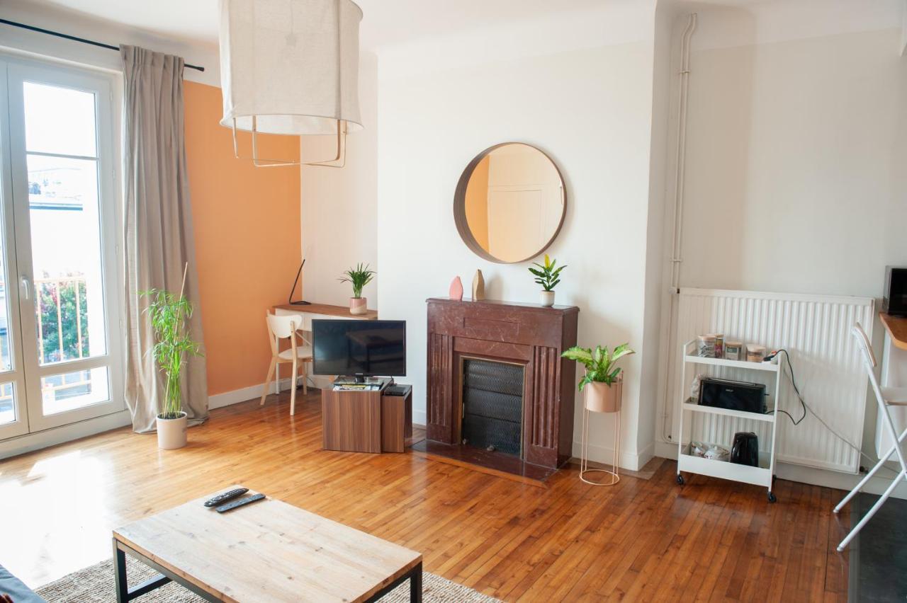 Appartement Spacieux Avec Balcon Et Parking 브레스트 외부 사진