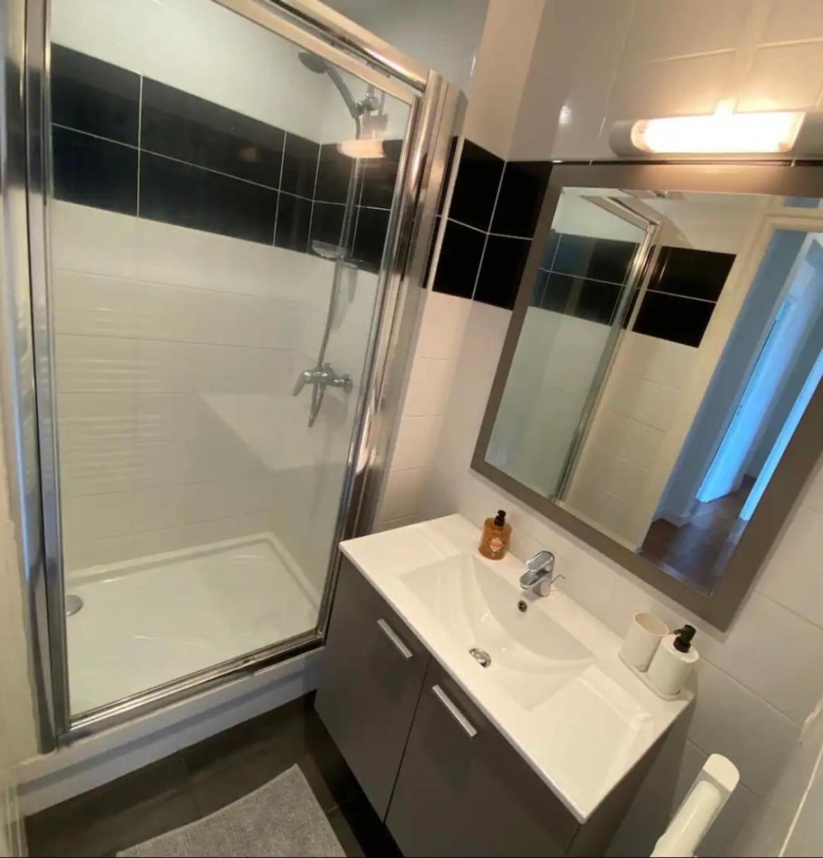 Appartement Spacieux Avec Balcon Et Parking 브레스트 외부 사진